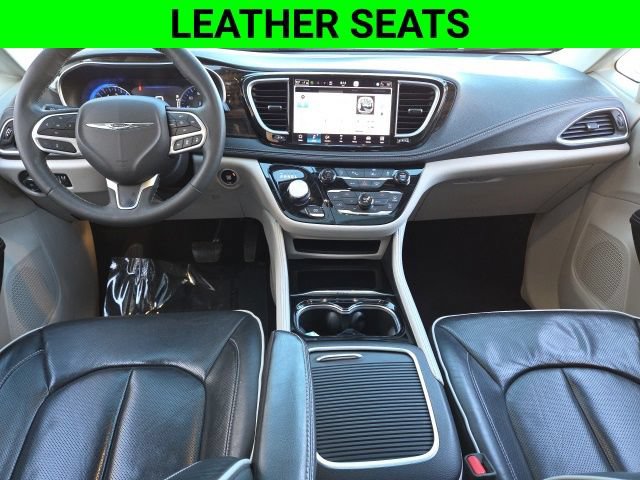 Used 2023 Chrysler Pacifica Limited FWD image 2