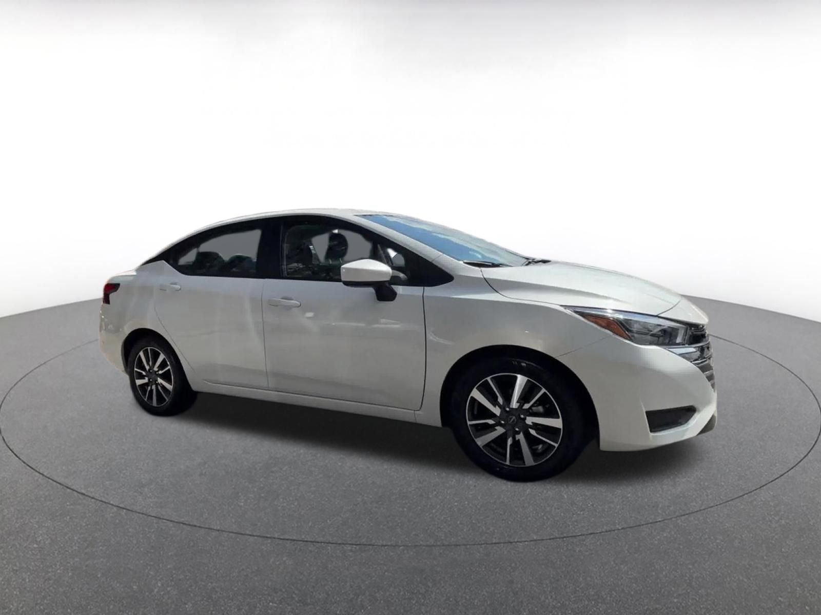 Used 2025 Nissan Versa SV FWD image 2