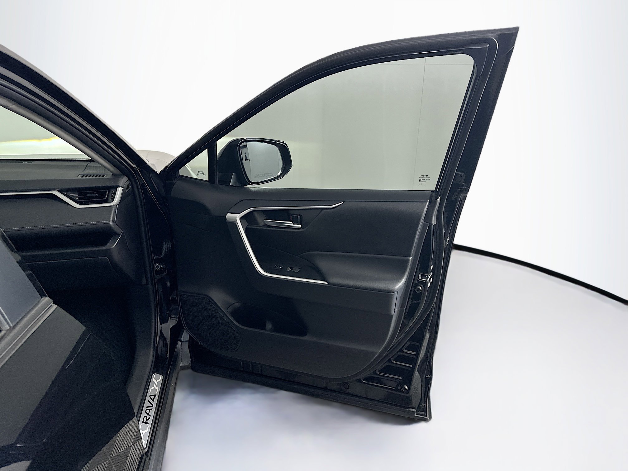 Used 2025 Toyota RAV4 XLE image 35