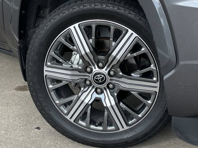 Used 2024 Toyota Sequoia Capstone AWD/4WD image 8