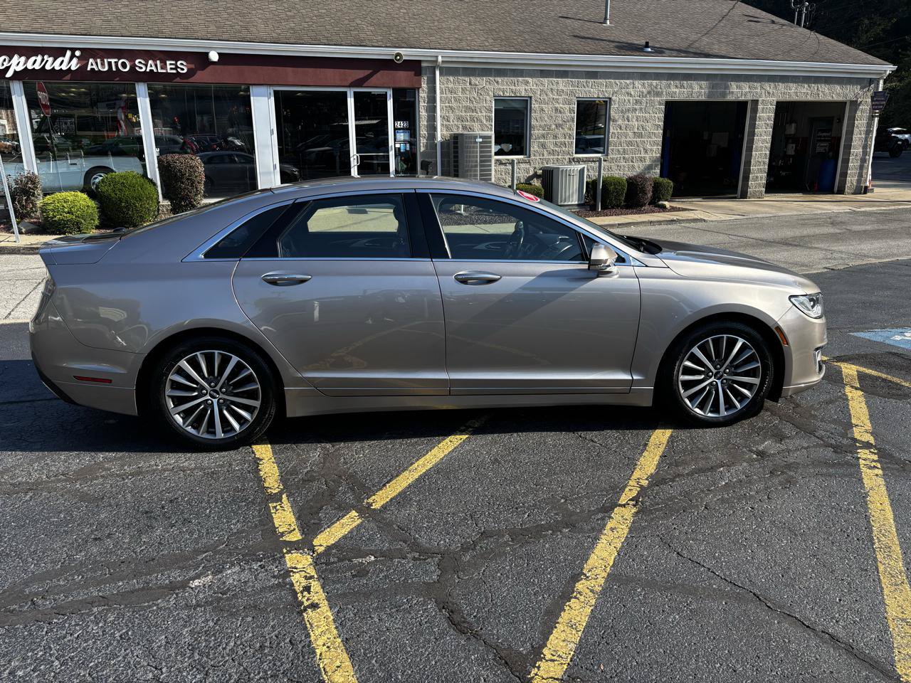 Used 2018 Lincoln MKZ Select w/ Select Plus Package AWD/4WD image 8