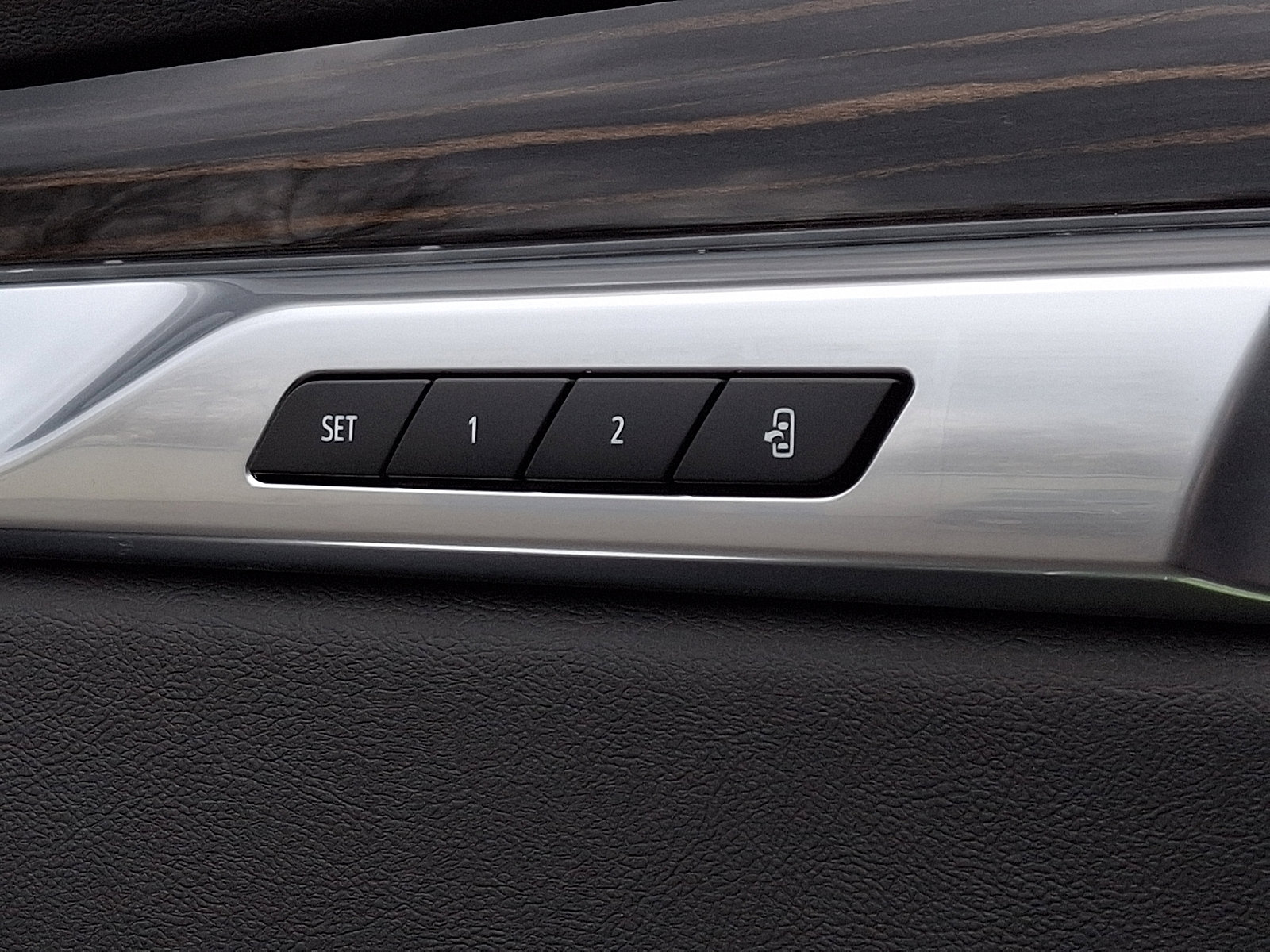 Used 2025 Cadillac Escalade Premium Luxury image 29