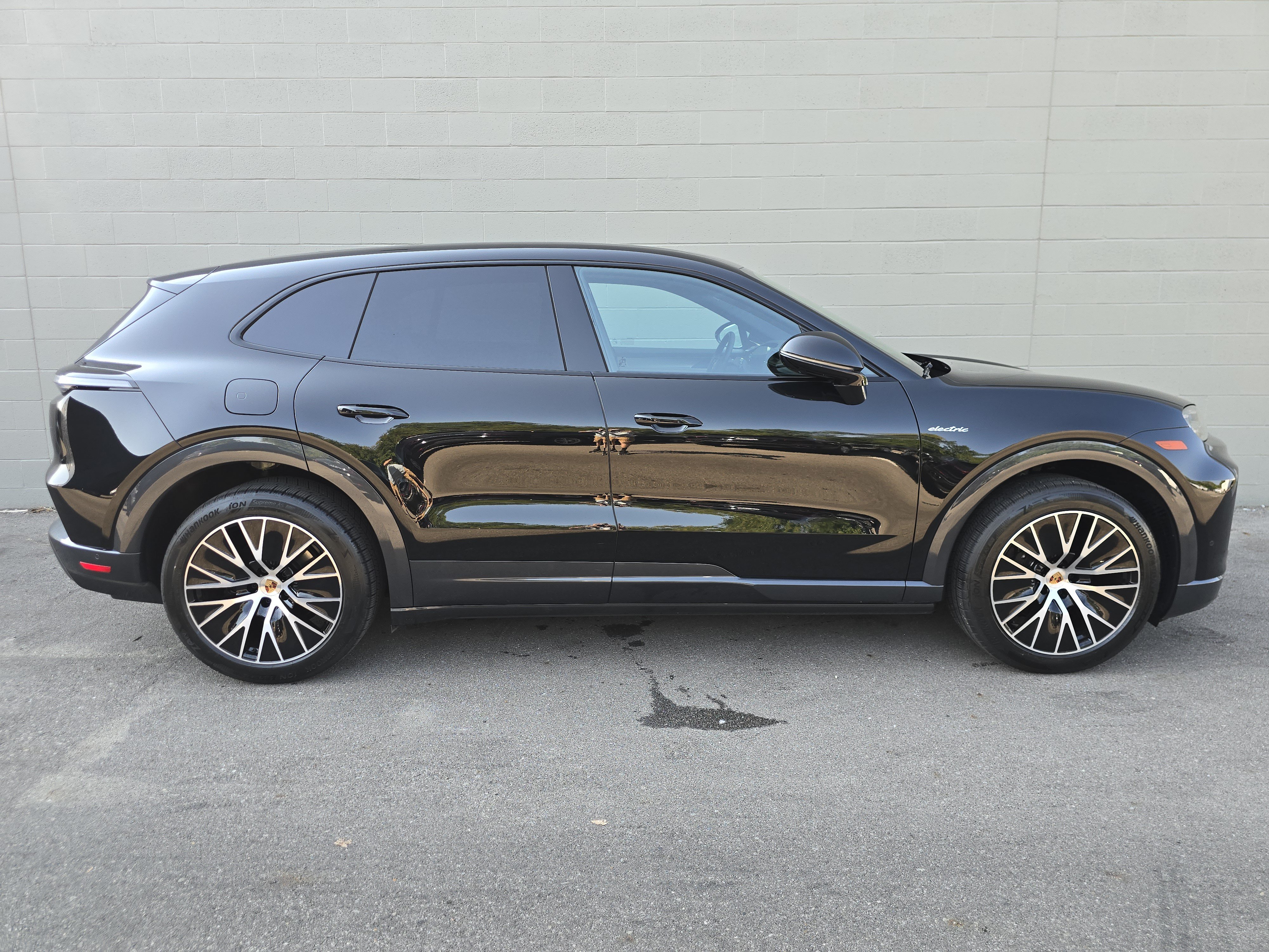 Certified 2026 Porsche Cayenne Electric AWD/4WD image 17