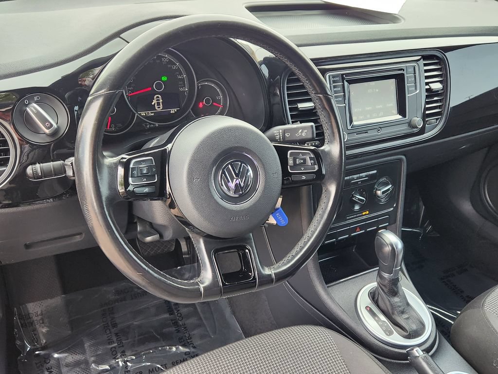 Used 2019 Volkswagen Beetle 2.0T SE FWD image 3