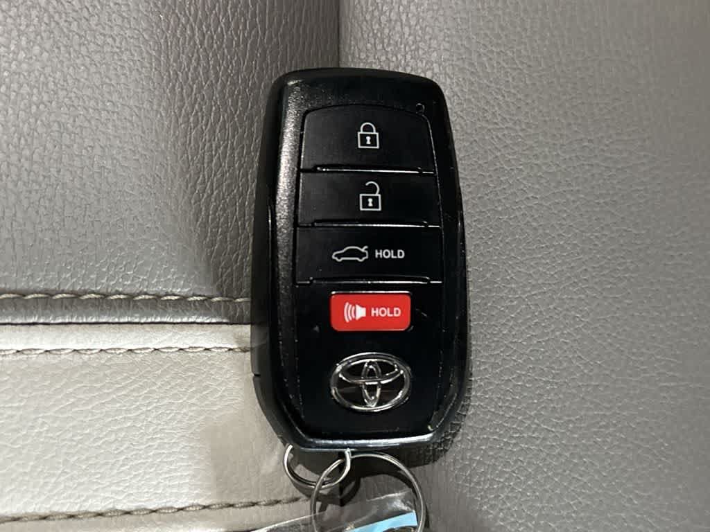 Used 2025 Toyota Camry SE FWD image 27