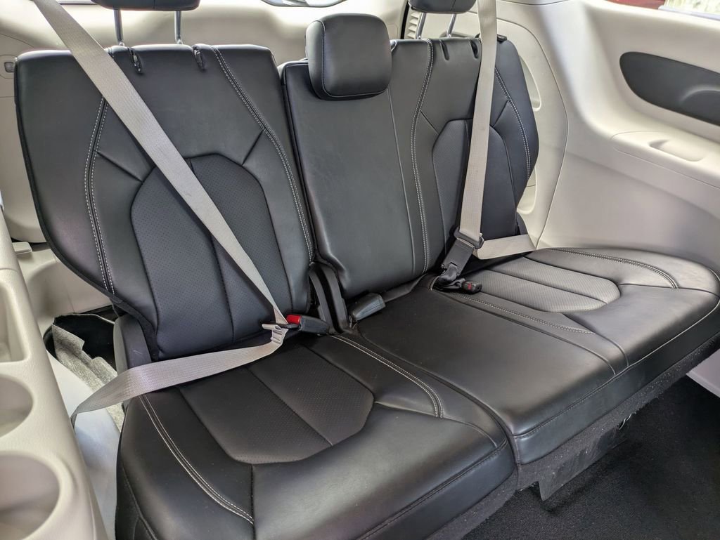 Used 2024 Chrysler Pacifica Touring-L image 27