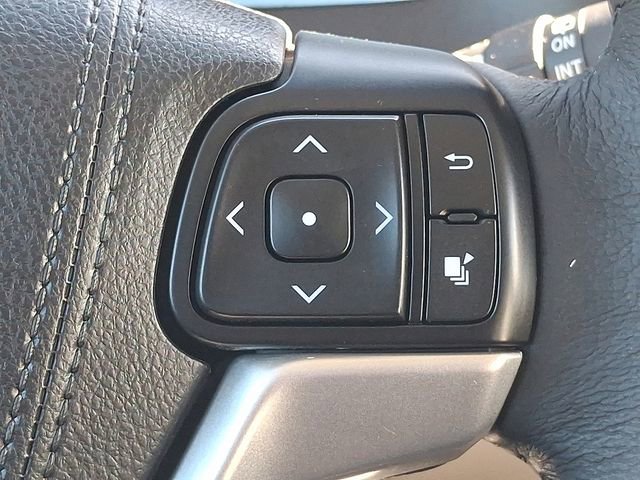Used 2017 Toyota Sienna XLE w/ XLE Navigation Package AWD/4WD image 24