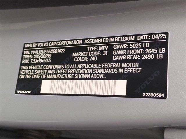 Used 2025 Volvo XC40 B5 Plus image 25