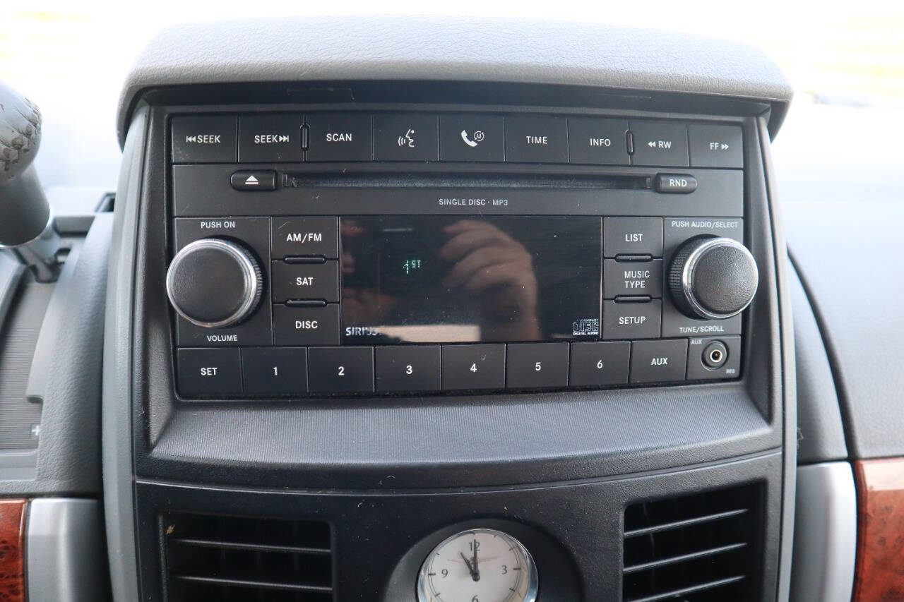 Used 2008 Chrysler Town & Country Touring image 36