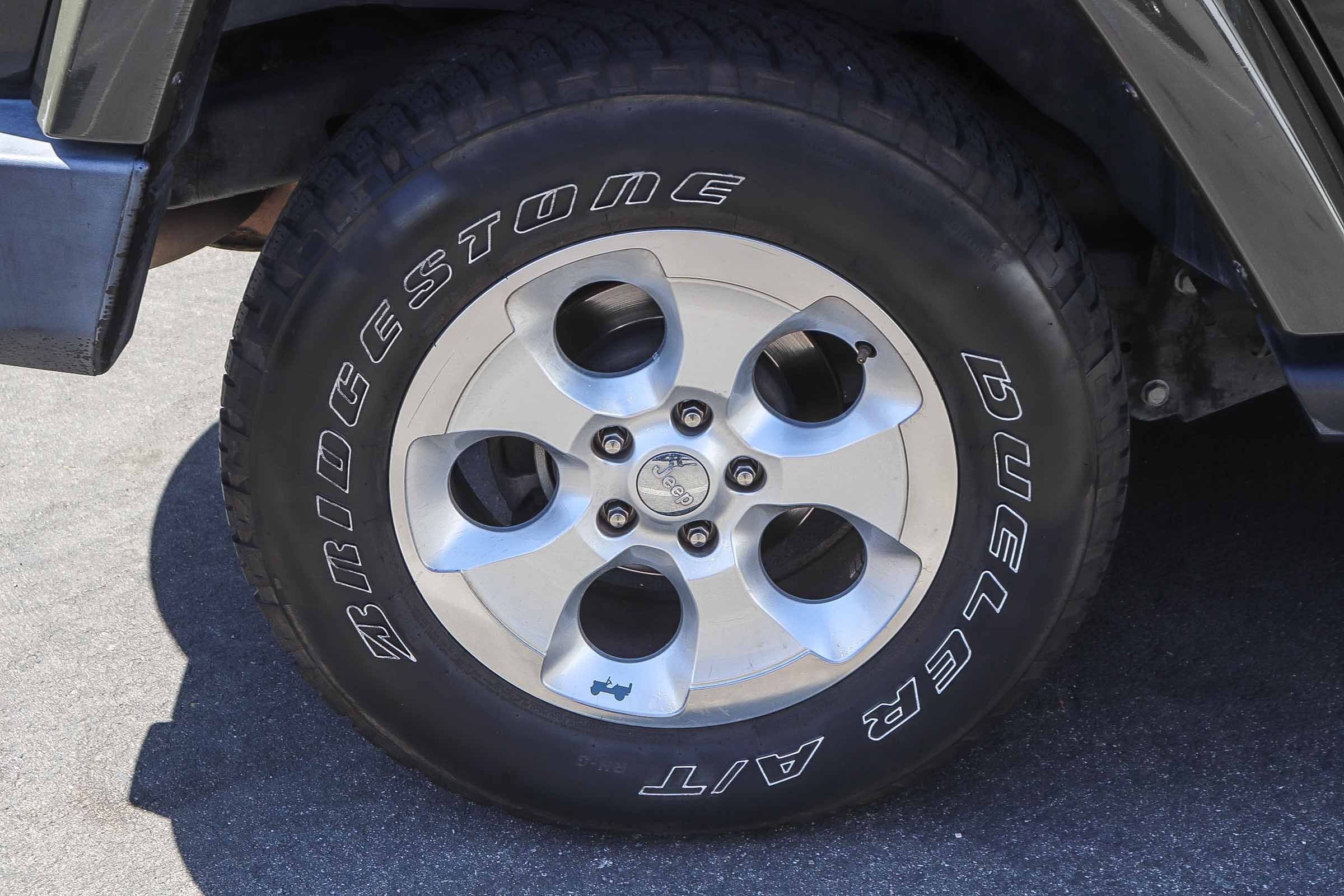 Used 2015 Jeep Wrangler Unlimited Sahara w/ Connectivity Group image 14