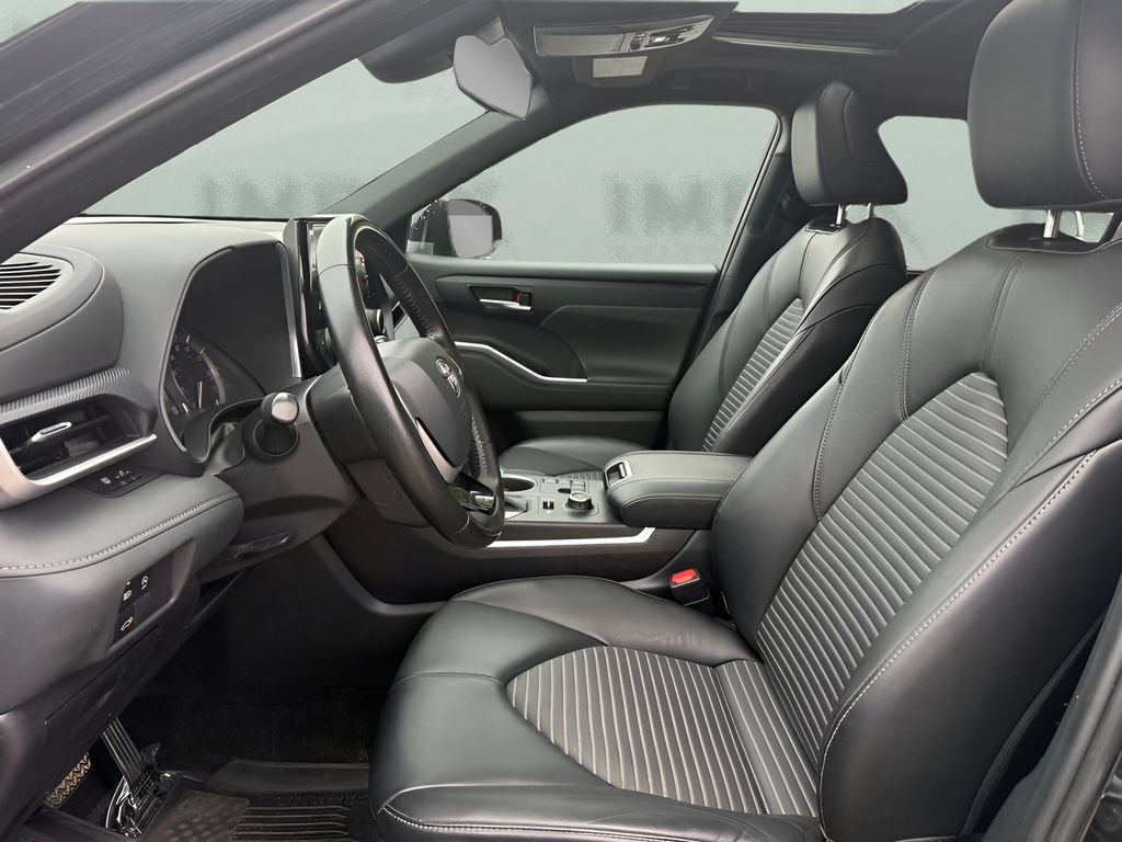 Used 2023 Toyota Highlander XSE AWD/4WD image 9
