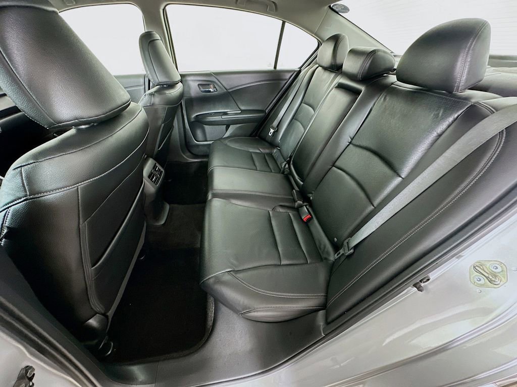 Used 2015 Honda Accord Touring image 30