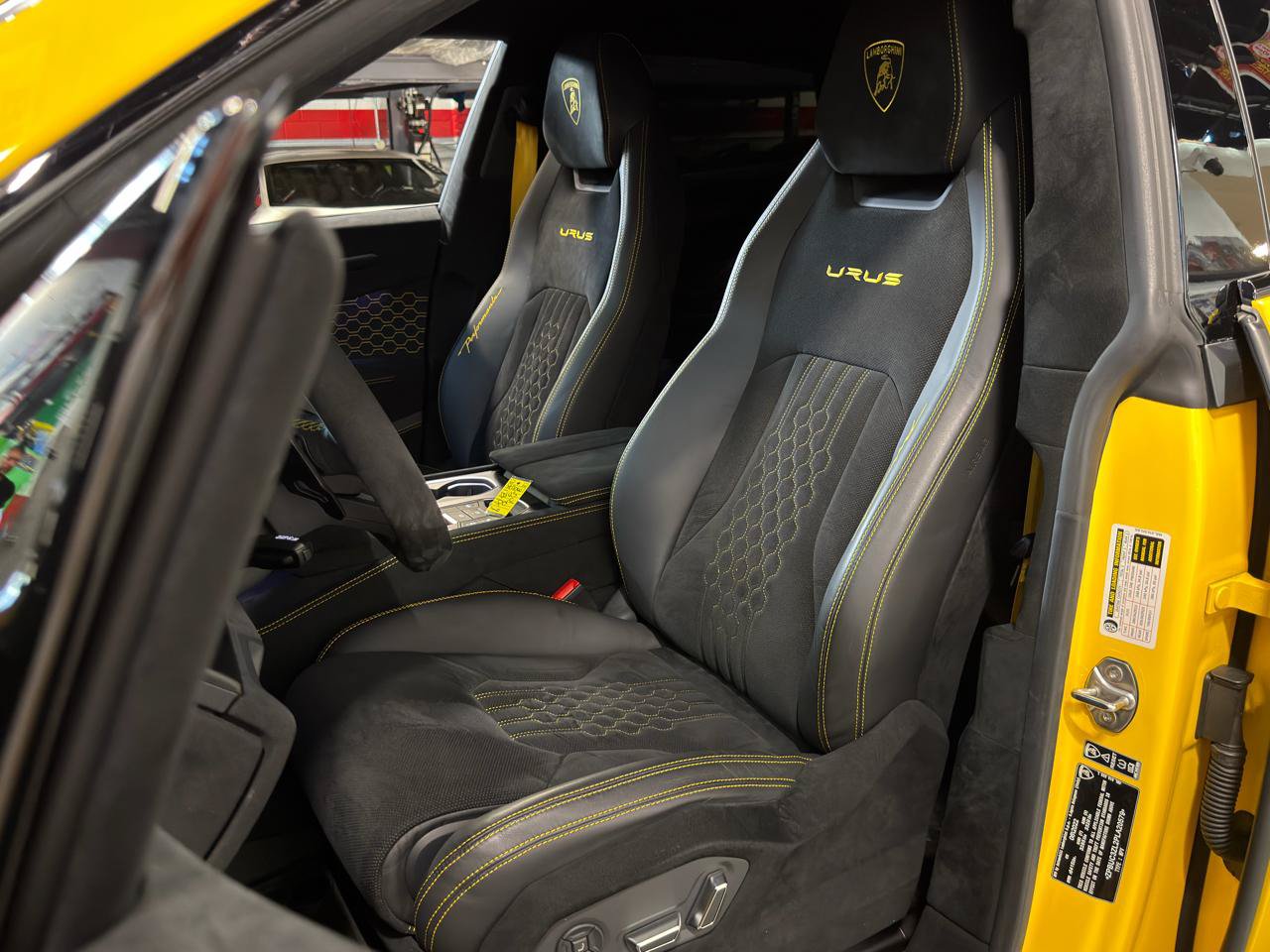 Used 2023 Lamborghini Urus Performante AWD/4WD image 24