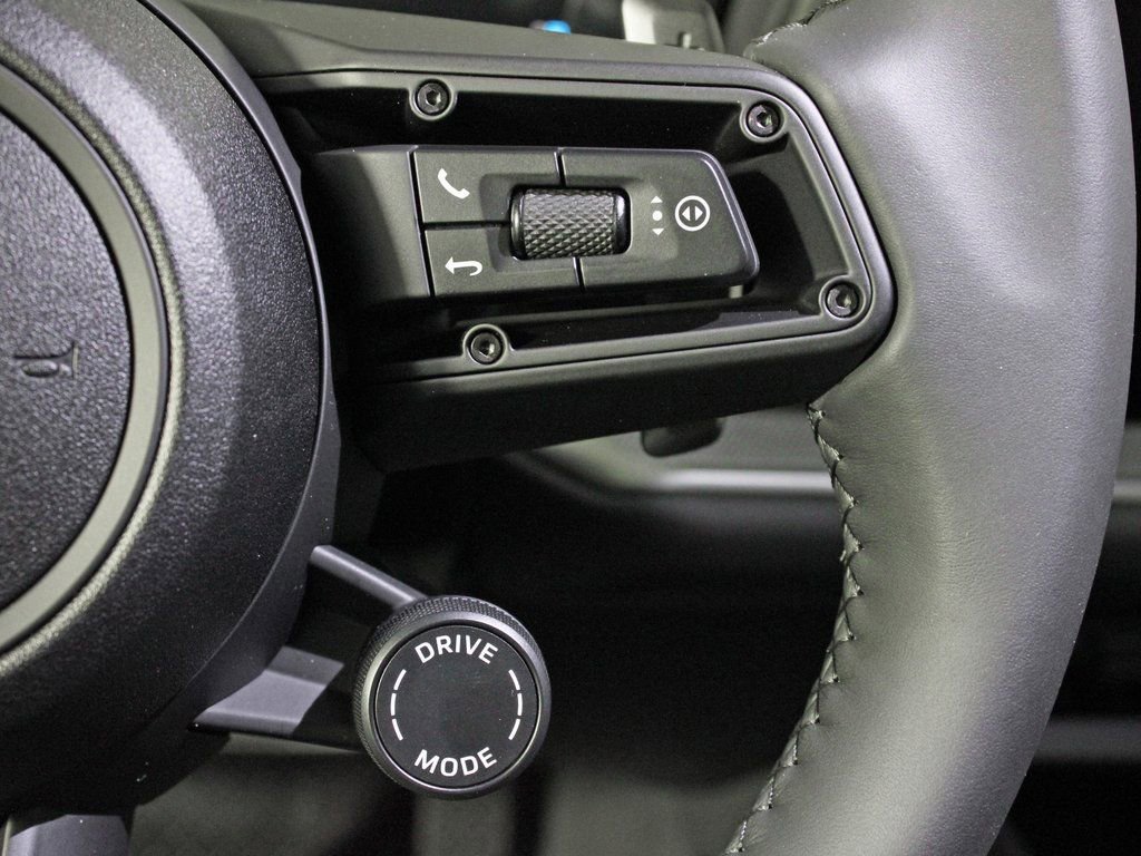 Certified 2025 Porsche Cayenne image 25