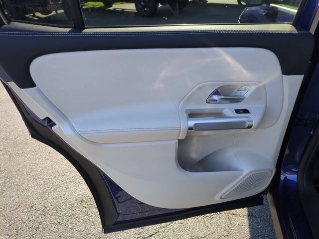 Used 2023 Mercedes-Benz GLB 250 4MATIC w/ Premium Package image 27