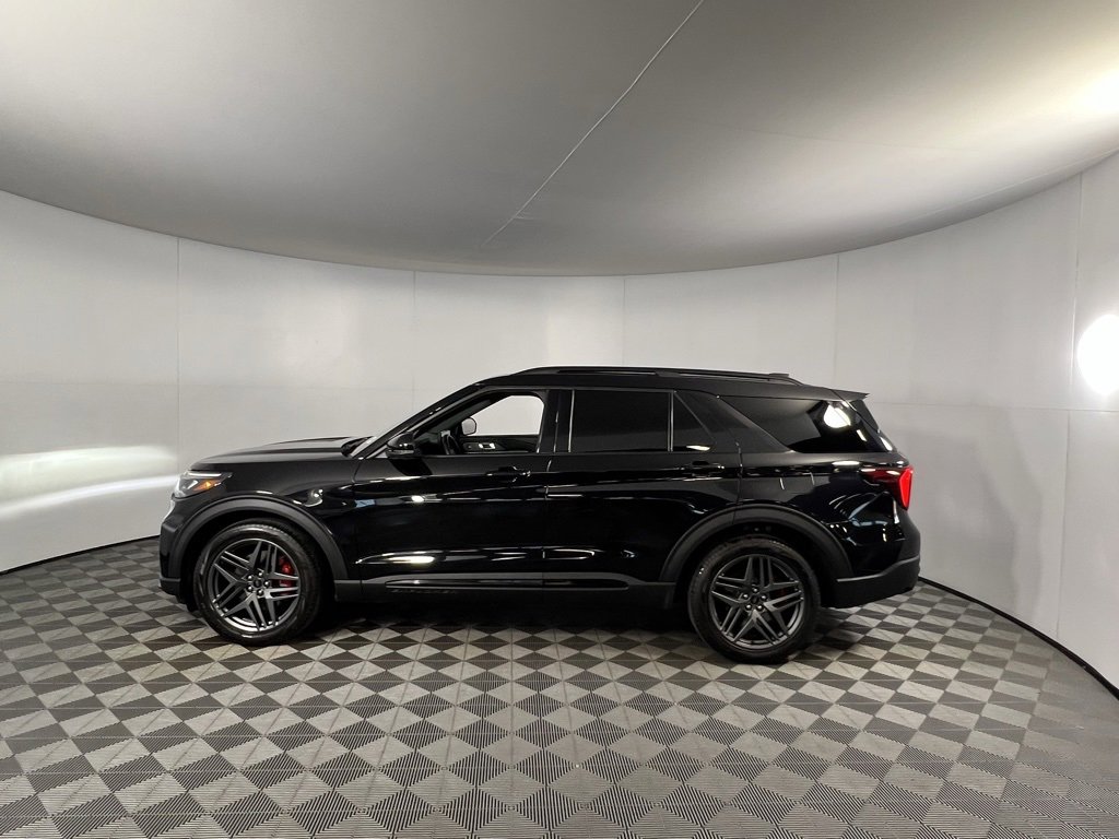 Used 2025 Ford Explorer ST w/ Sun And Sound Package image 9