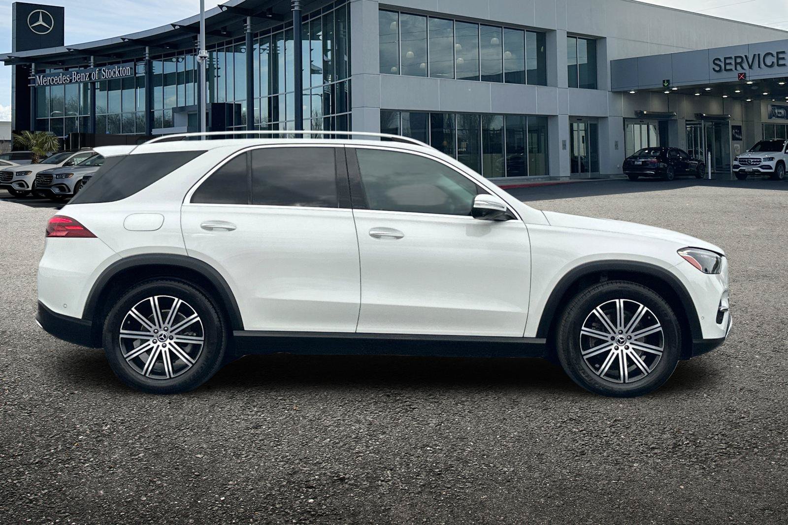 Used 2024 Mercedes-Benz GLE 350 4MATIC image 3