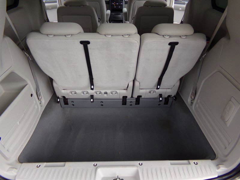 Used 2008 Chrysler Town & Country Touring FWD image 30