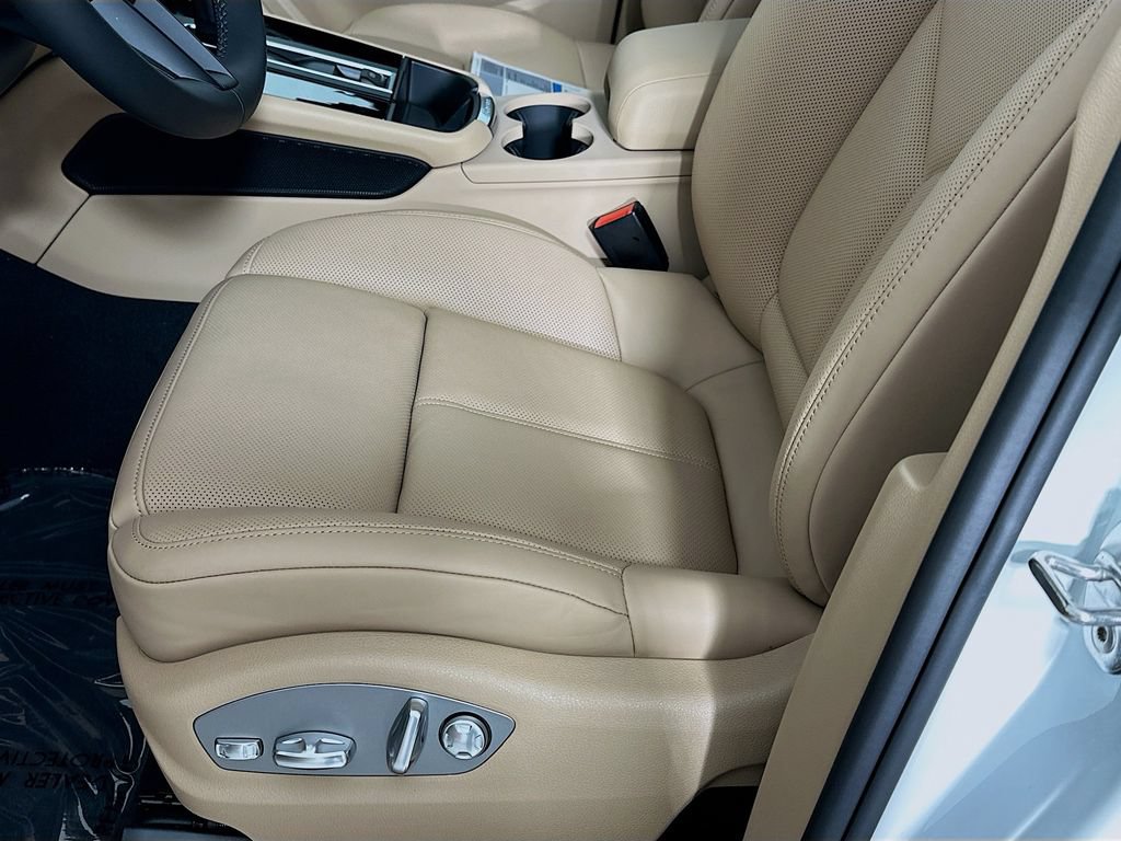 Certified 2026 Porsche Macan AWD/4WD image 22