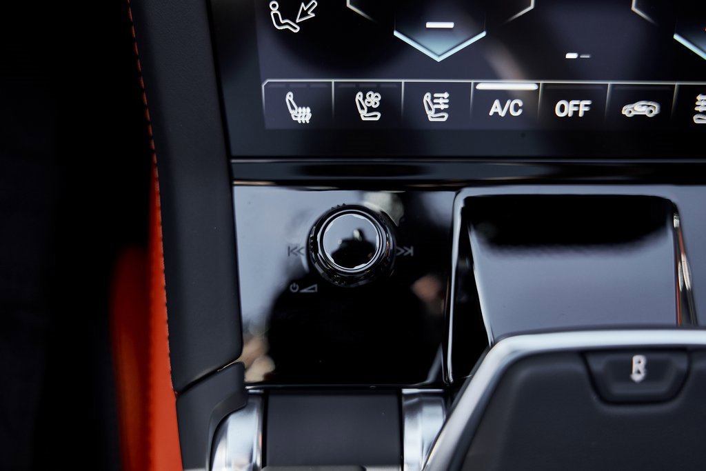 Used 2025 Lamborghini Urus SE image 74