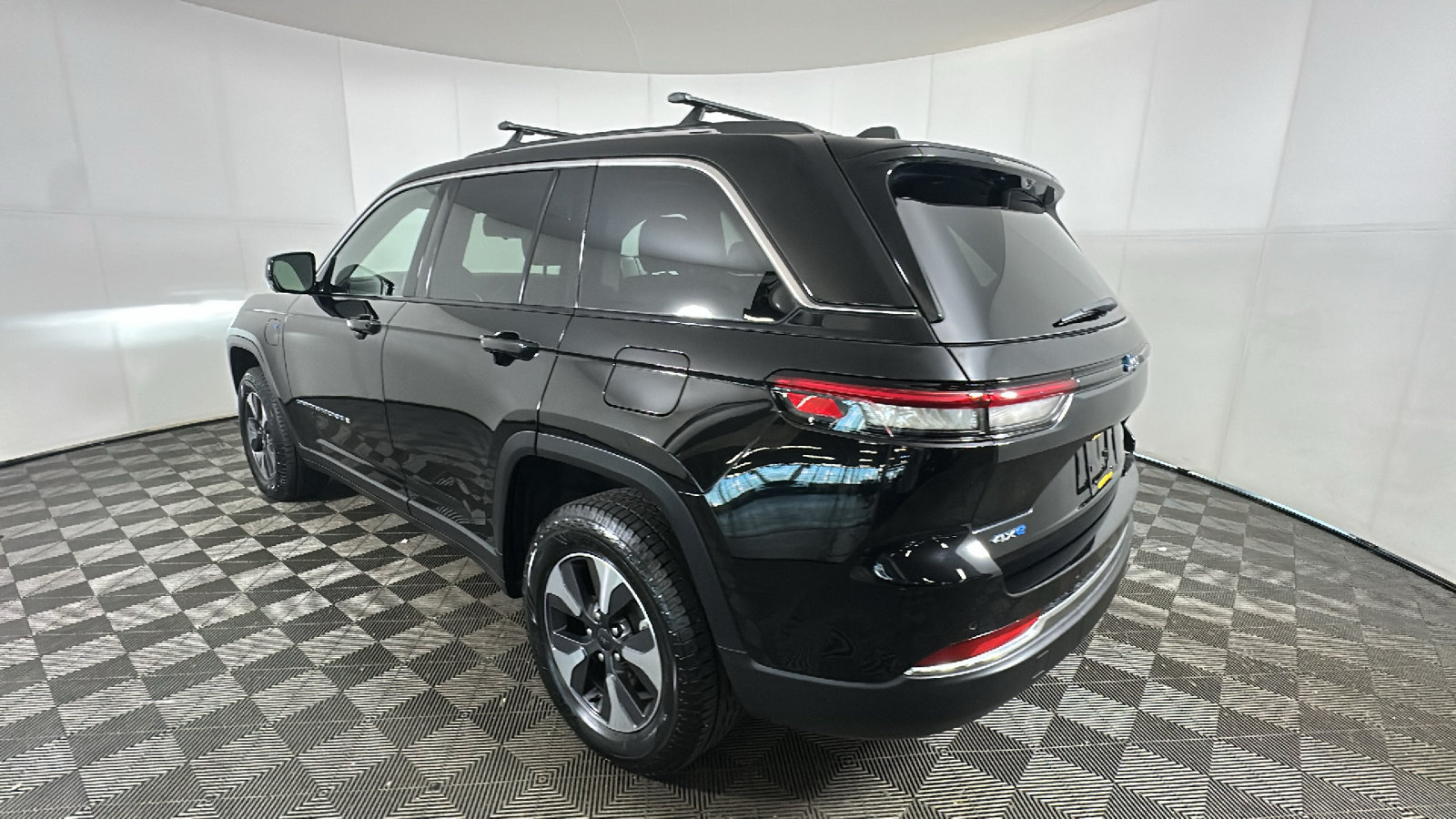 Used 2022 Jeep Grand Cherokee Limited 4xe w/ Luxury Tech Group II AWD/4WD image 5