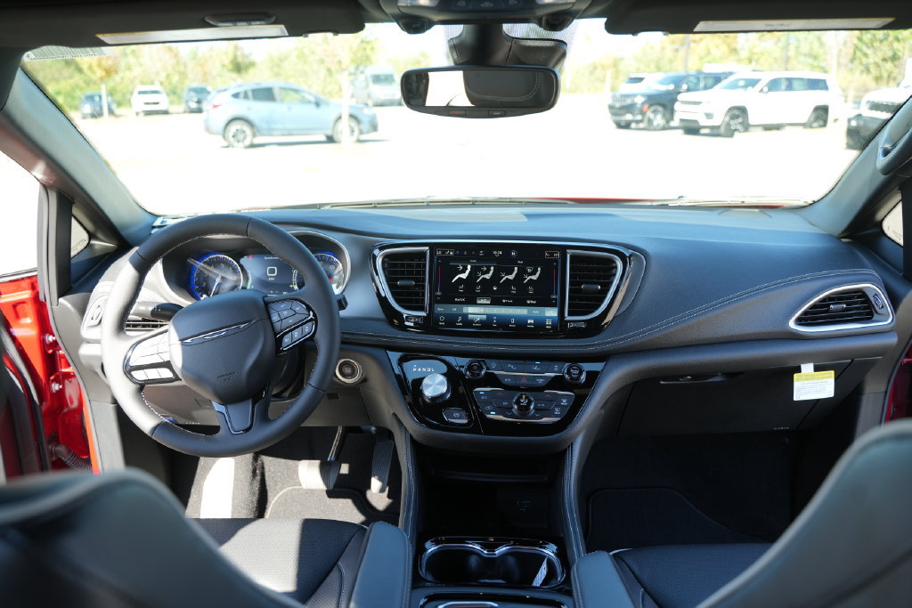 New 2027 Chrysler Pacifica Limited FWD image 24