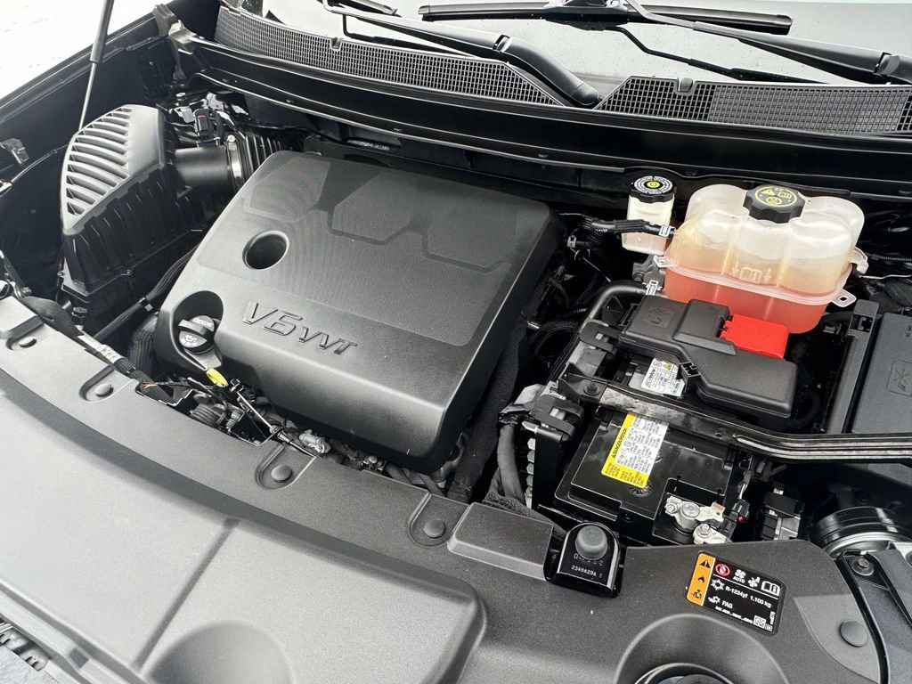 Certified 2023 Chevrolet Traverse Premier w/ LPO, Floor Liner Package image 9