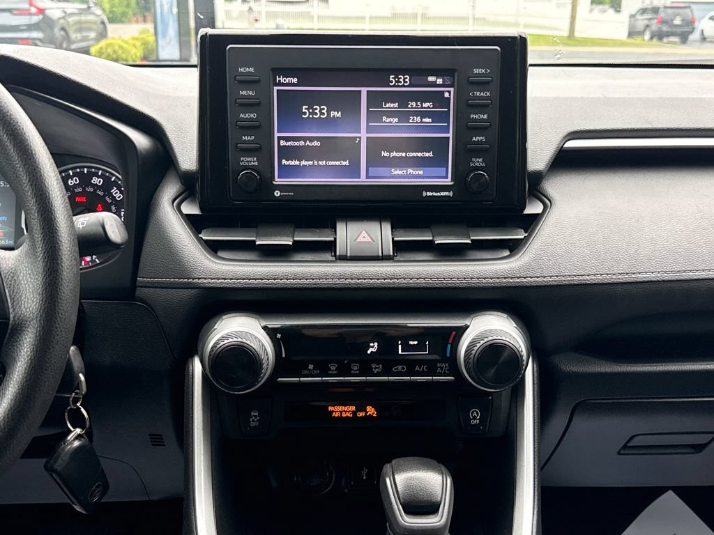 Used 2021 Toyota RAV4 LE AWD/4WD image 18