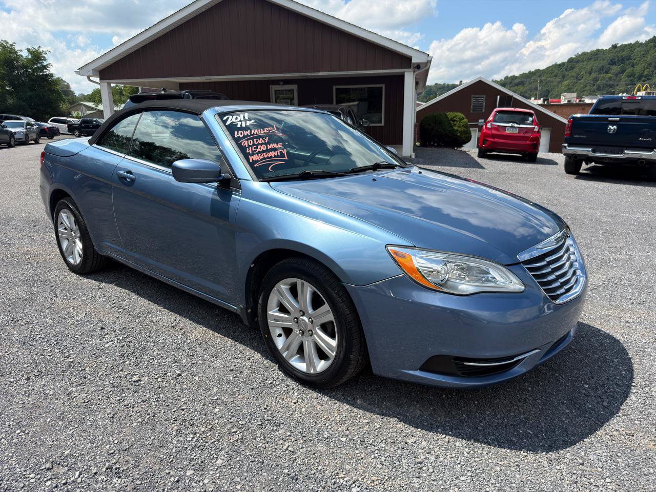 Used 2011 Chrysler 200 Touring FWD image 9