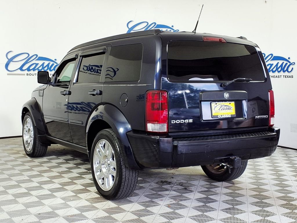 Used 2011 Dodge Nitro Heat image 2