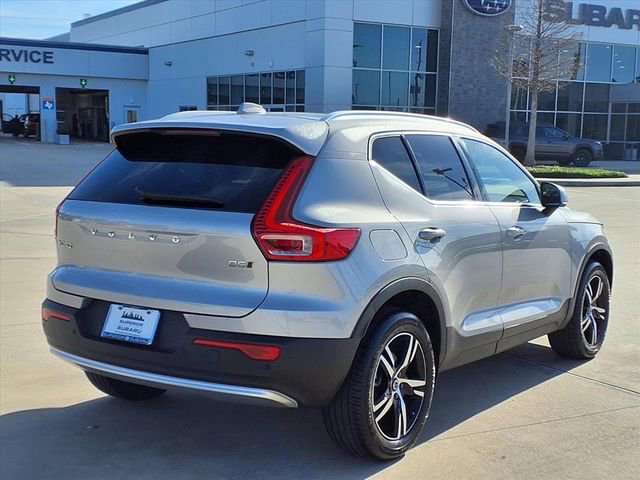 Used 2025 Volvo XC40 B5 Core image 4