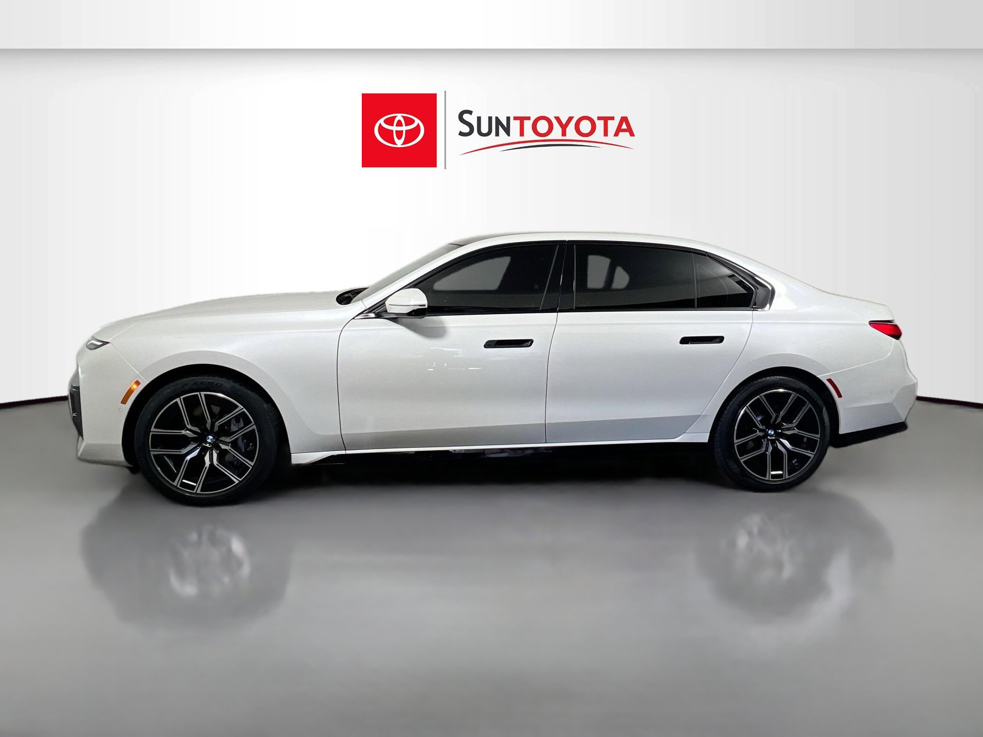 Used 2024 BMW 740i RWD image 7