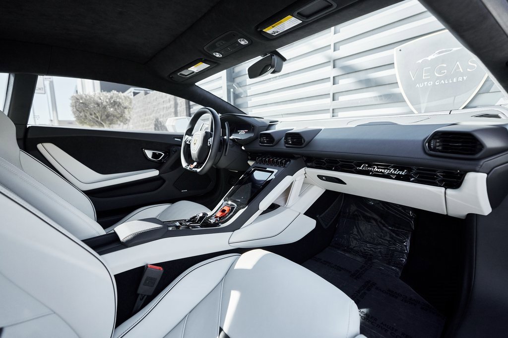 Used 2022 Lamborghini Huracan EVO image 36