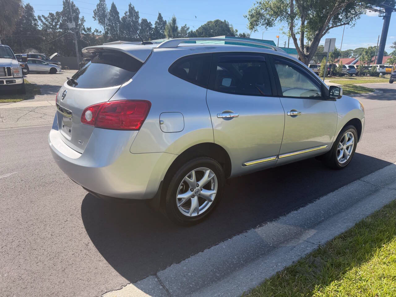 Used 2011 Nissan Rogue SV FWD image 4