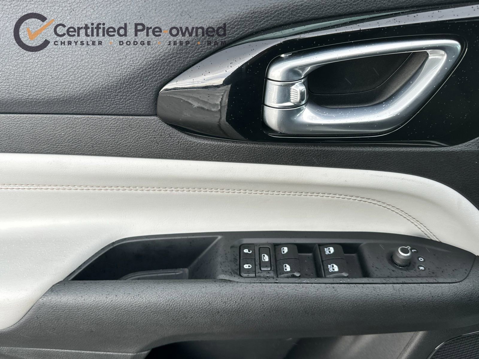 Used 2024 Jeep Compass Limited image 12