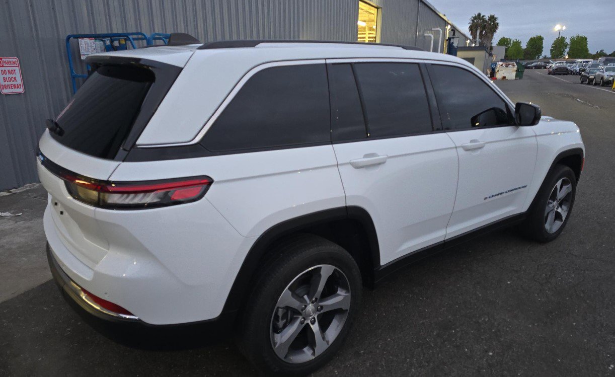 Used 2023 Jeep Grand Cherokee 4WD 4xe image 4