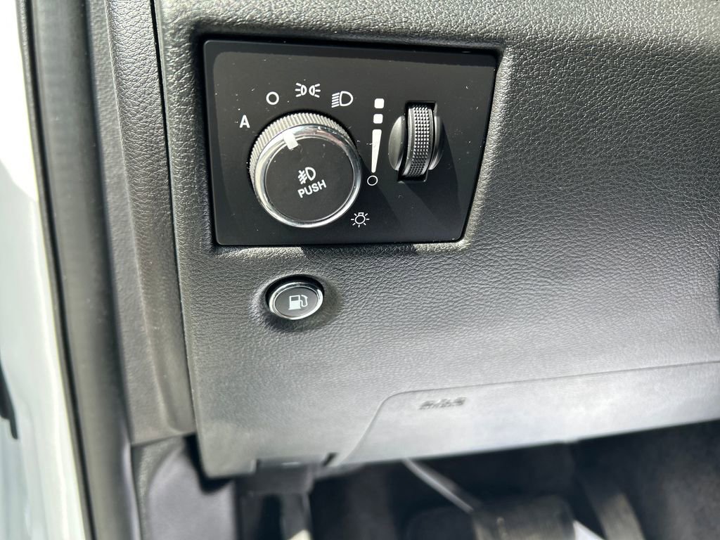 Used 2015 Jeep Grand Cherokee Limited image 26