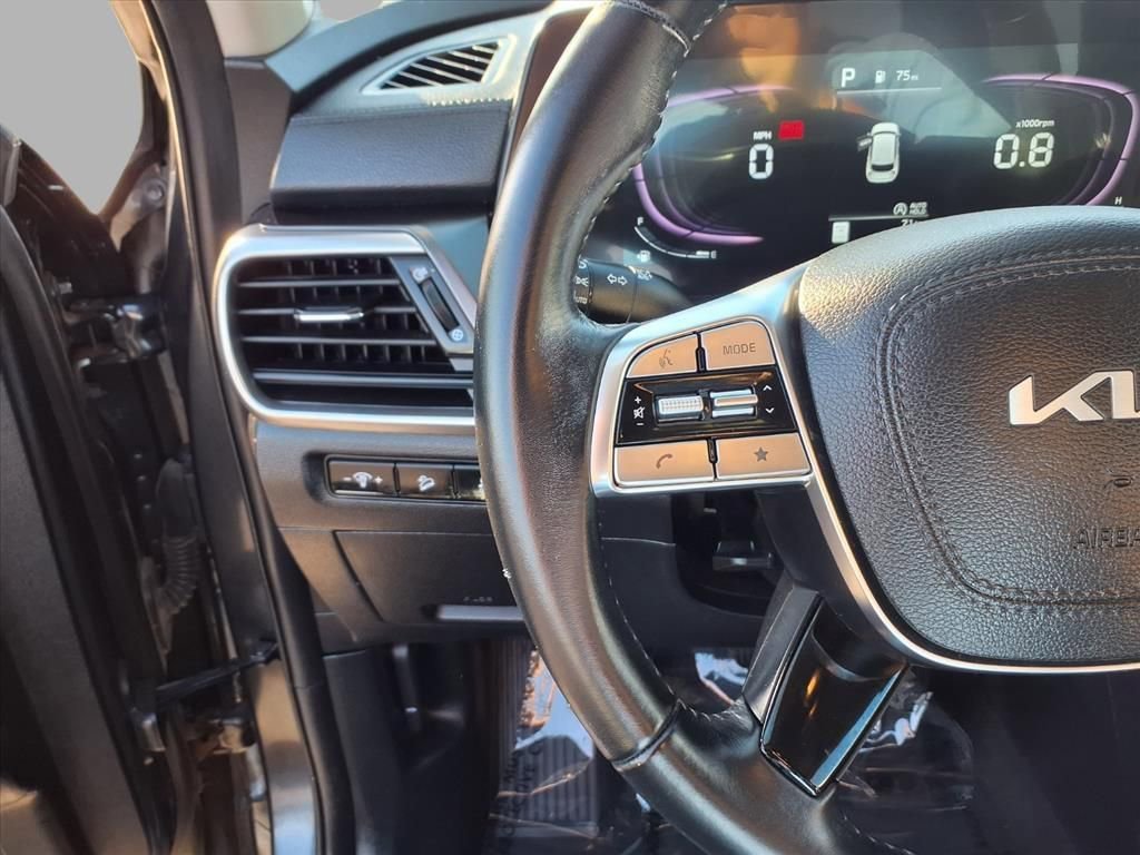 Used 2024 Kia Telluride S image 12