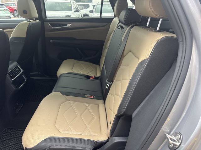 Used 2025 Volkswagen Atlas Cross Sport SE image 17