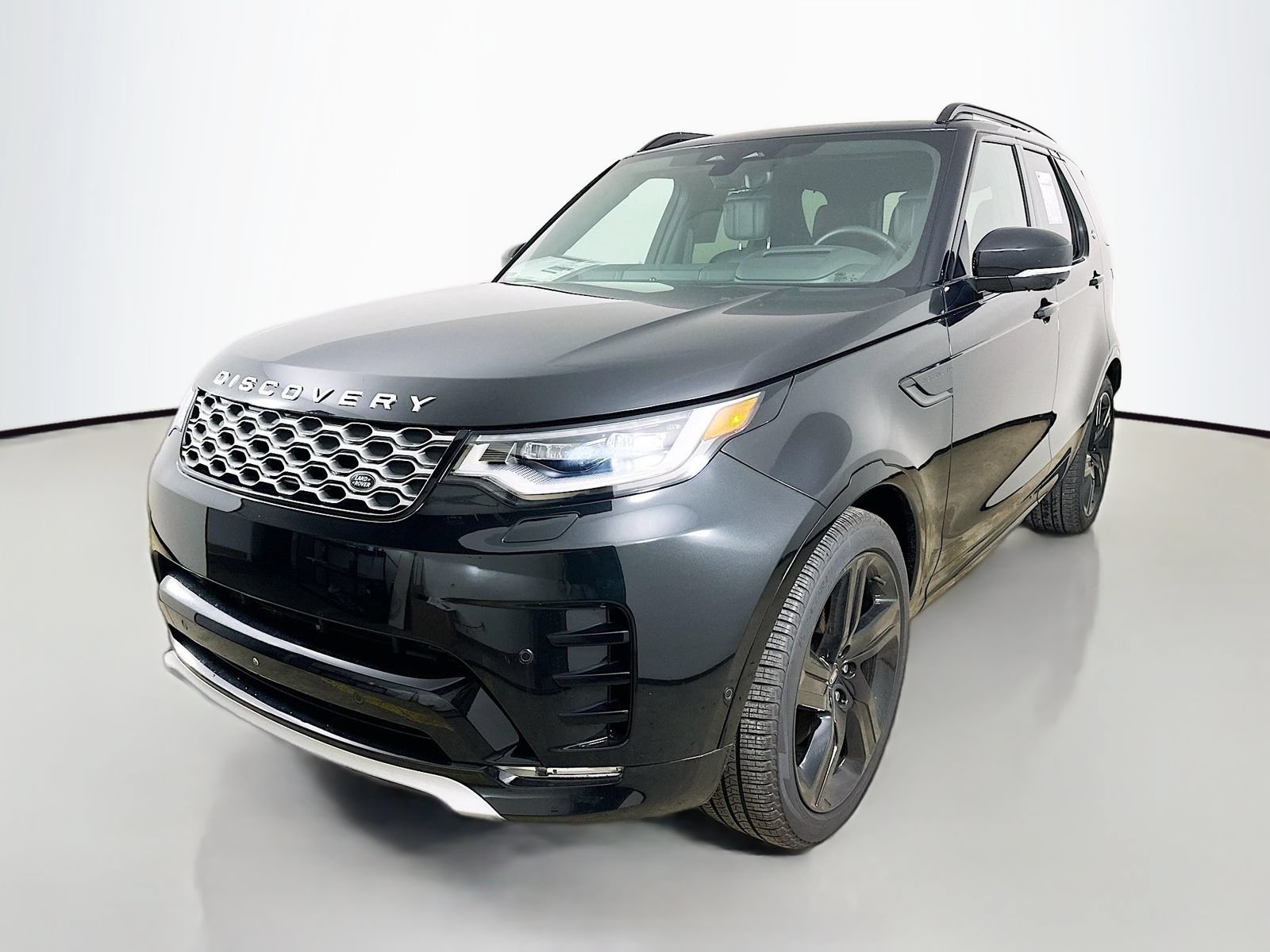 Used 2025 Land Rover Discovery Metropolitan Edition AWD/4WD image 1