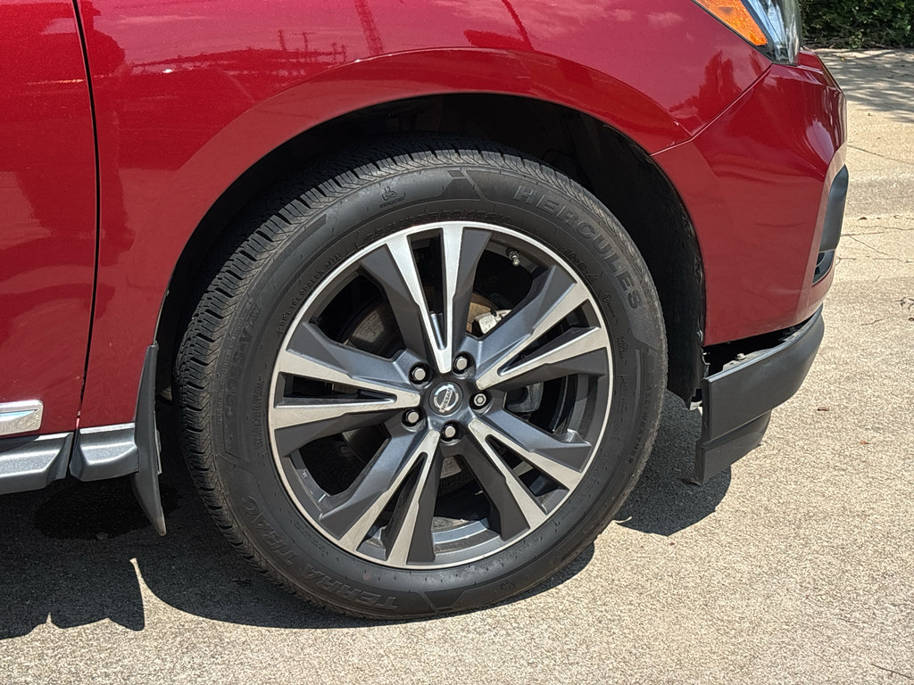 Used 2018 Nissan Pathfinder Platinum AWD/4WD image 10
