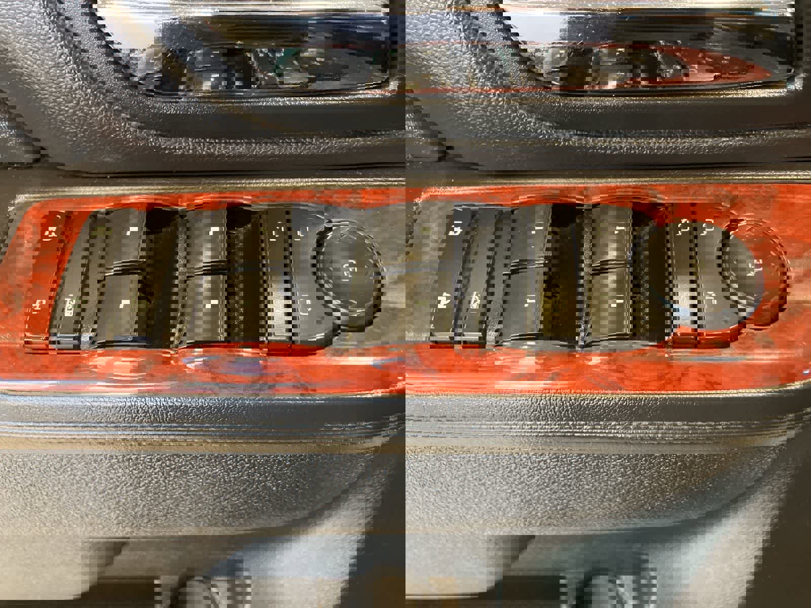 Used 2010 Cadillac Escalade Luxury image 14