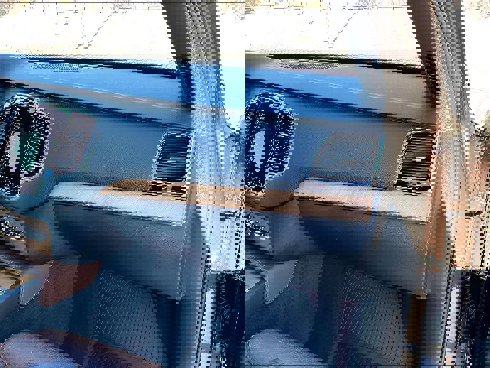 Used 2023 Volvo XC90 T8 Plus image 19