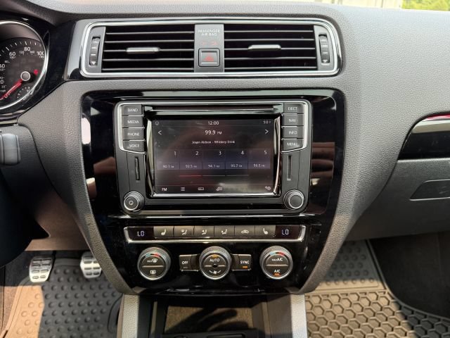Used 2017 Volkswagen Jetta GLI FWD image 30