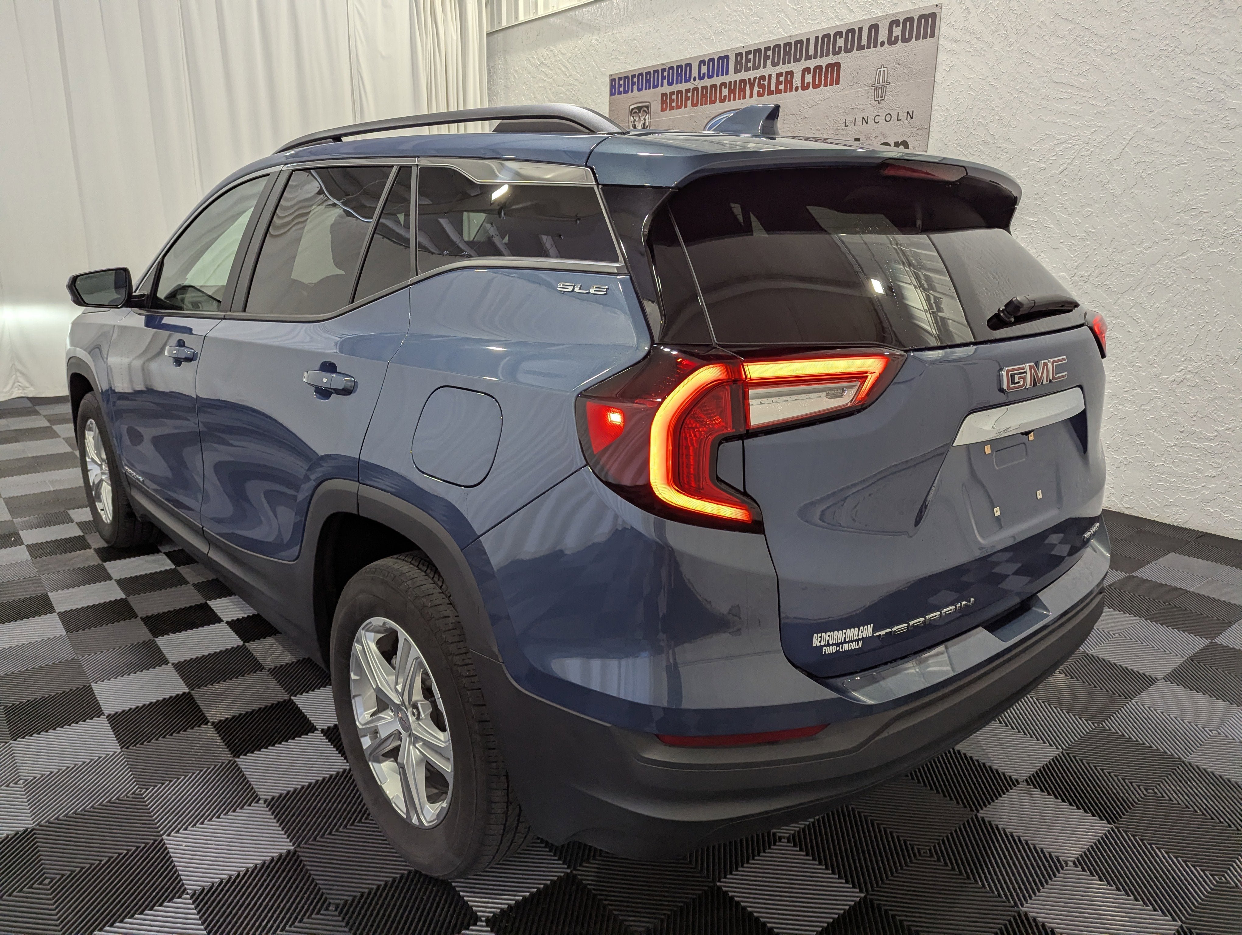 Used 2024 GMC Terrain SLE w/ Driver Convenience Package AWD/4WD image 10