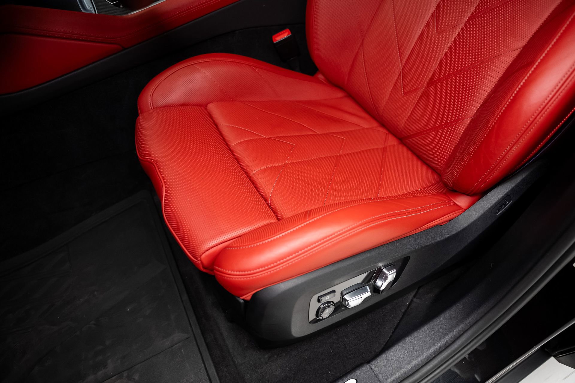 Used 2023 BMW XM w/ M Driver's Package image 67