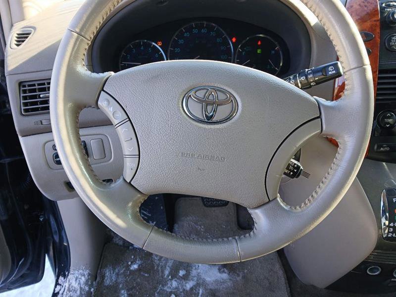 Used 2009 Toyota Sienna XLE image 17
