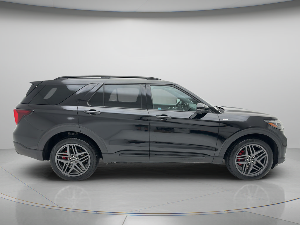 Used 2025 Ford Explorer ST-Line w/ ST-Line Street Pack AWD/4WD image 4