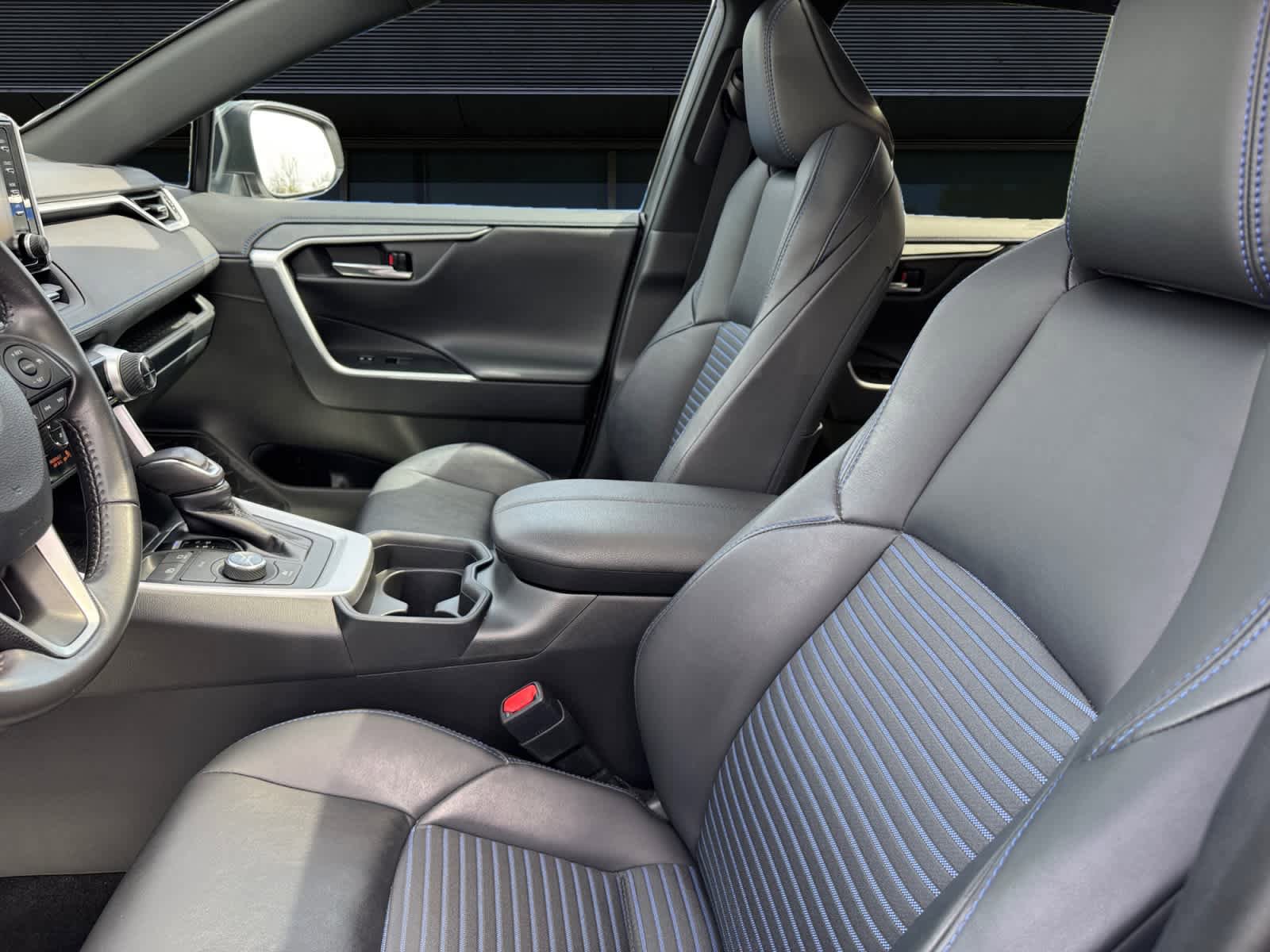 Used 2019 Toyota RAV4 XSE AWD/4WD image 2