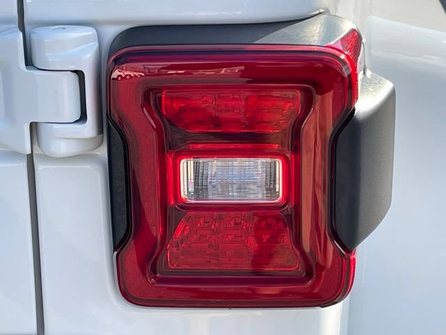 Used 2024 Jeep Wrangler Unlimited Sahara AWD/4WD image 21